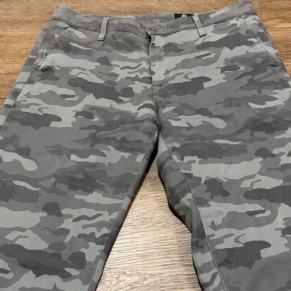 AG Adriano Goldschmied The Caden Camo Stretch Twill Pants - Picture 3 of 10